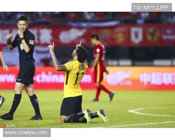 重庆足球队在邀请赛中以99分稳居积分榜首位展现强劲实力 重庆足球队在邀请赛中以99分稳居积分榜首位展现强劲实力